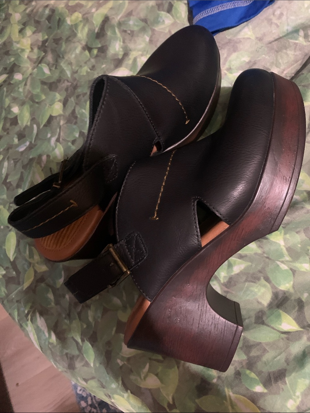 b.o.c. Black Leather look Slingback Platform Clogs with Brown Wood Heel